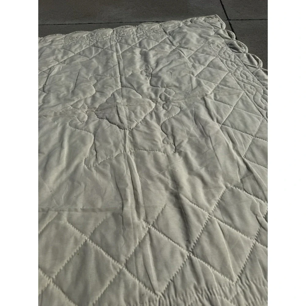 Ivory Floral Embroidered Quilt Throw Scalloped Edge Cottage‎ Chic 50x70